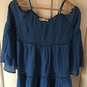 🌹Staring at Stars Cold Shoulder flowy top